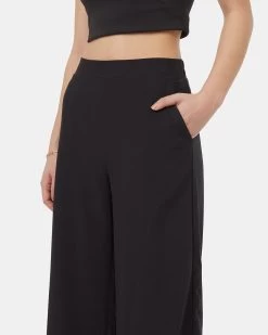 Tentree InMotion Cropped Wide Leg Pant 9 Tentree InMotion Cropped Wide Leg Pant -Tentree Sales Store Black Sustainable Recycled Polyester Cropped Pant TCW4811 0164 3
