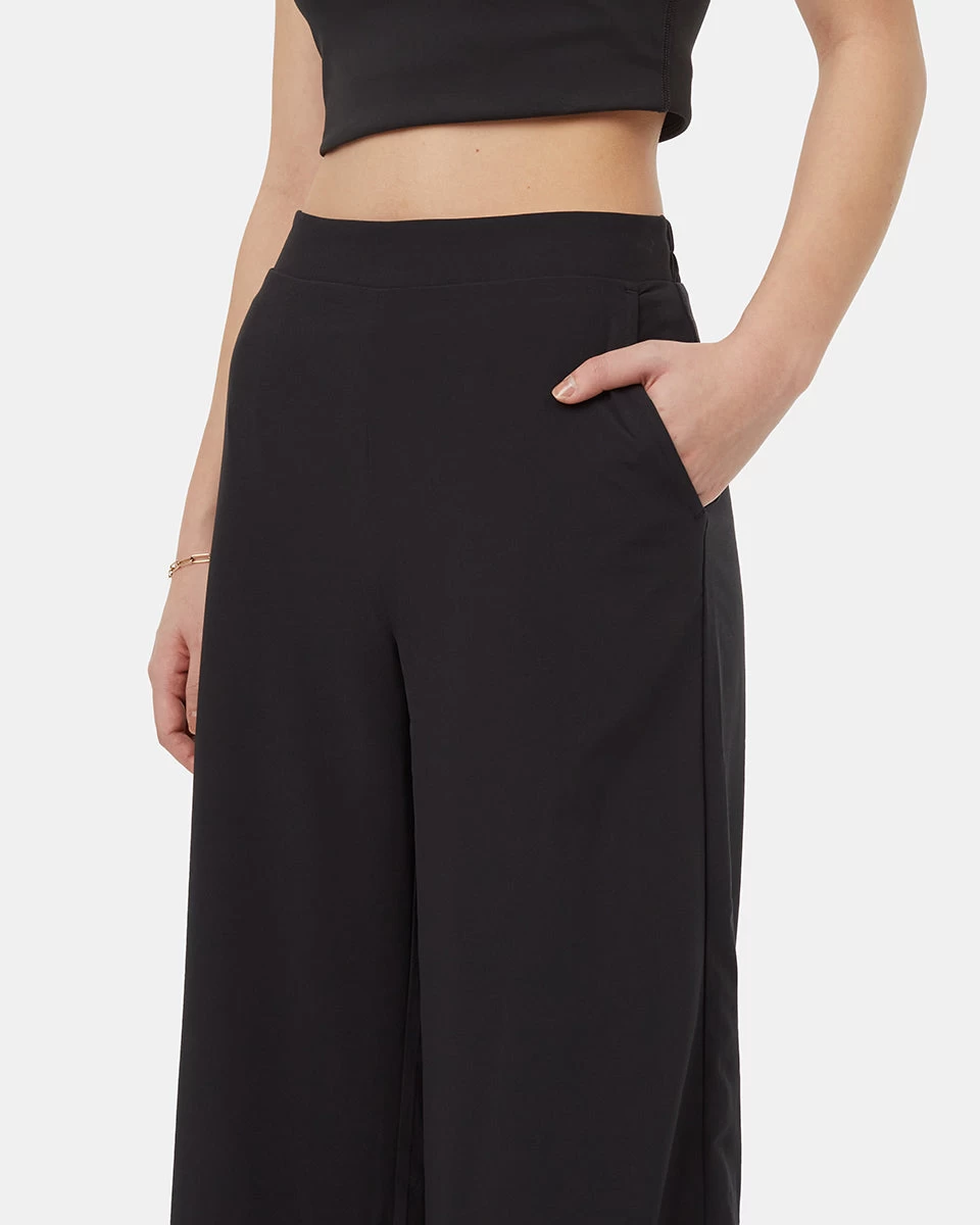 Tentree InMotion Cropped Wide Leg Pant 4 Tentree InMotion Cropped Wide Leg Pant - Image 4