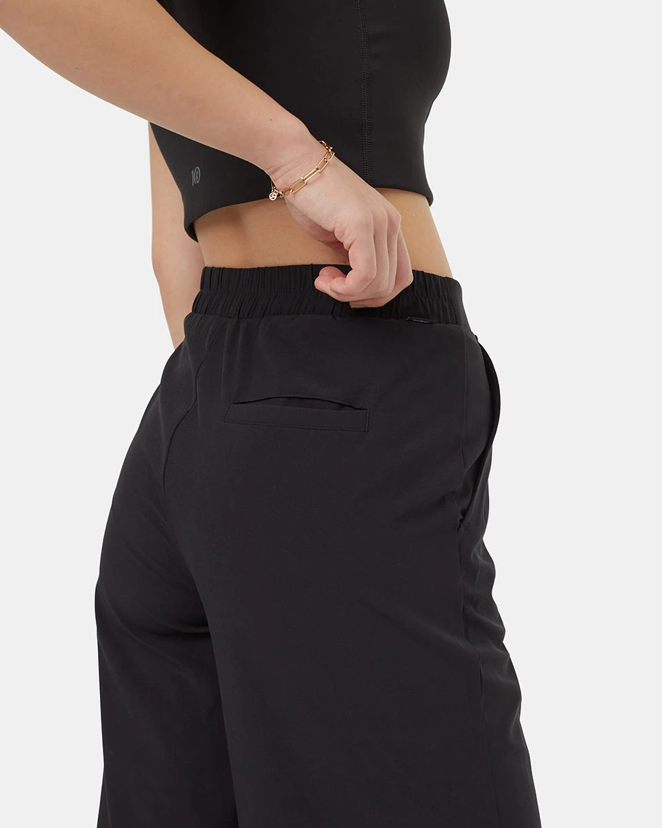 Tentree InMotion Cropped Wide Leg Pant 5 Tentree InMotion Cropped Wide Leg Pant - Image 5